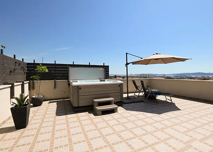 Jacuzzi Panorama شقة